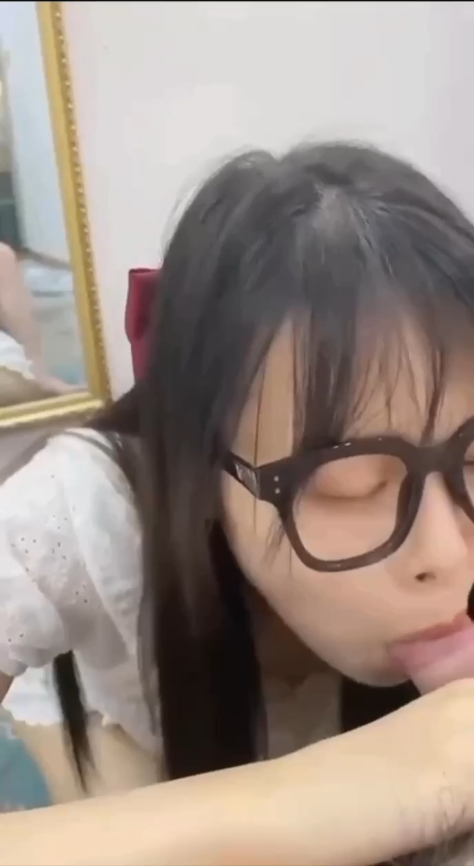 Em kính cận bj