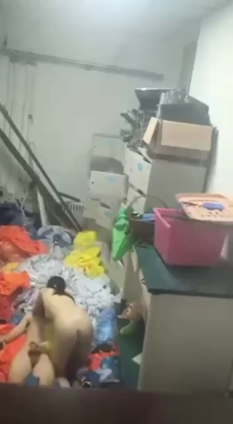 Không lo làm ăn mà chỉ lo nghĩ cách để địt nhau